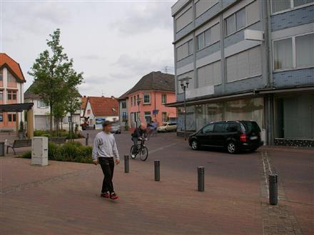 Schillerplatz - Hauptstr. - Bahnhofstr. -b-, 67105, Stadtmitte