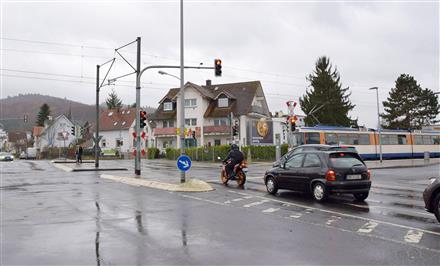 Schwarztannenstr/Alte Bergstr. 52/Bahnübergang/WE rts, 64342, 